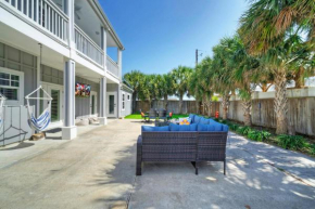 16 Palms by AvantStay Luxury Getaway Backyard Oasis Pool Playscape Access